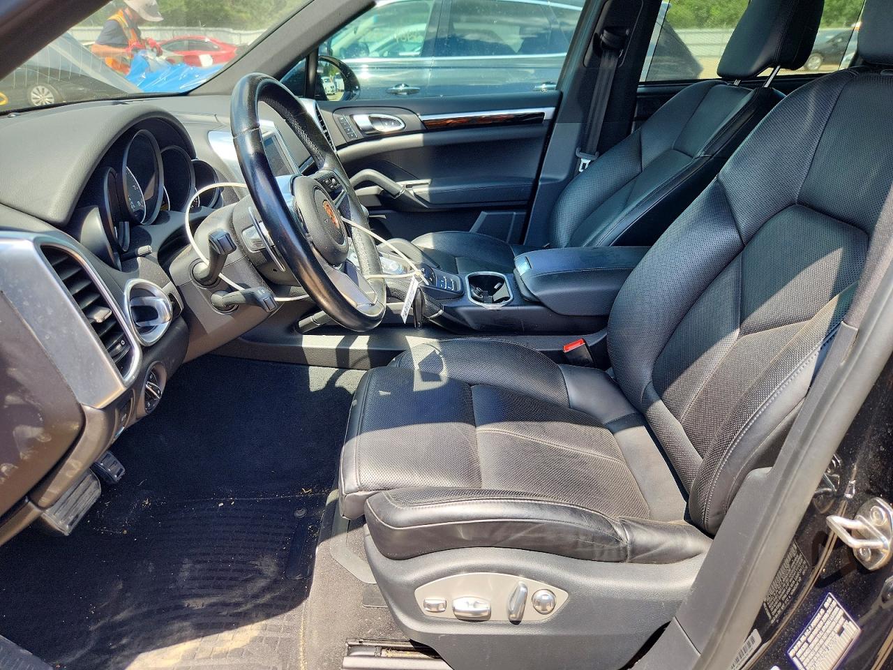 2017 PORSCHE CAYENNE