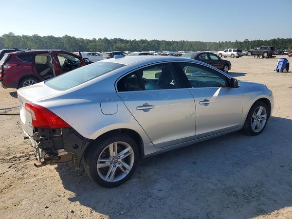 2015 VOLVO S60