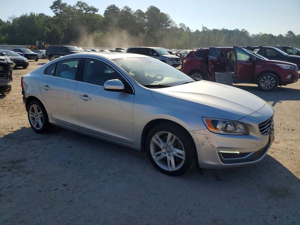 2015 VOLVO S60