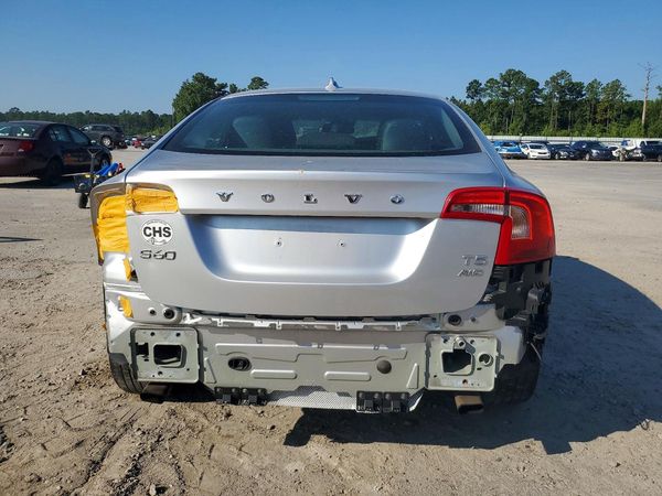 2015 VOLVO S60