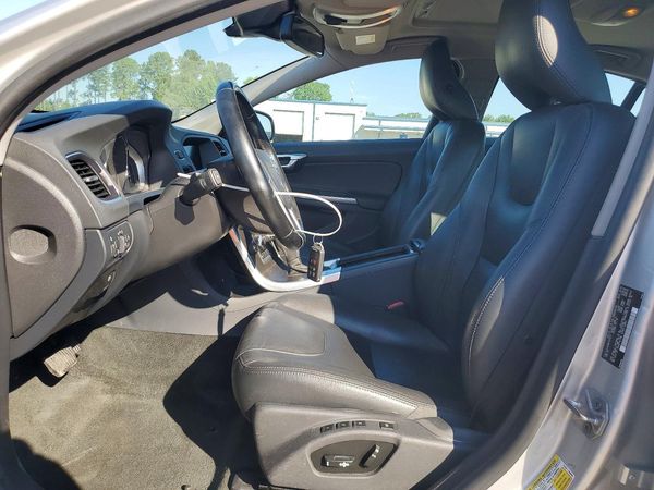 2015 VOLVO S60