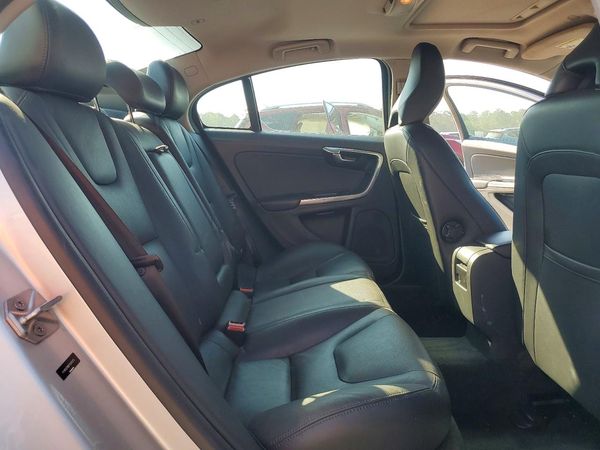 2015 VOLVO S60