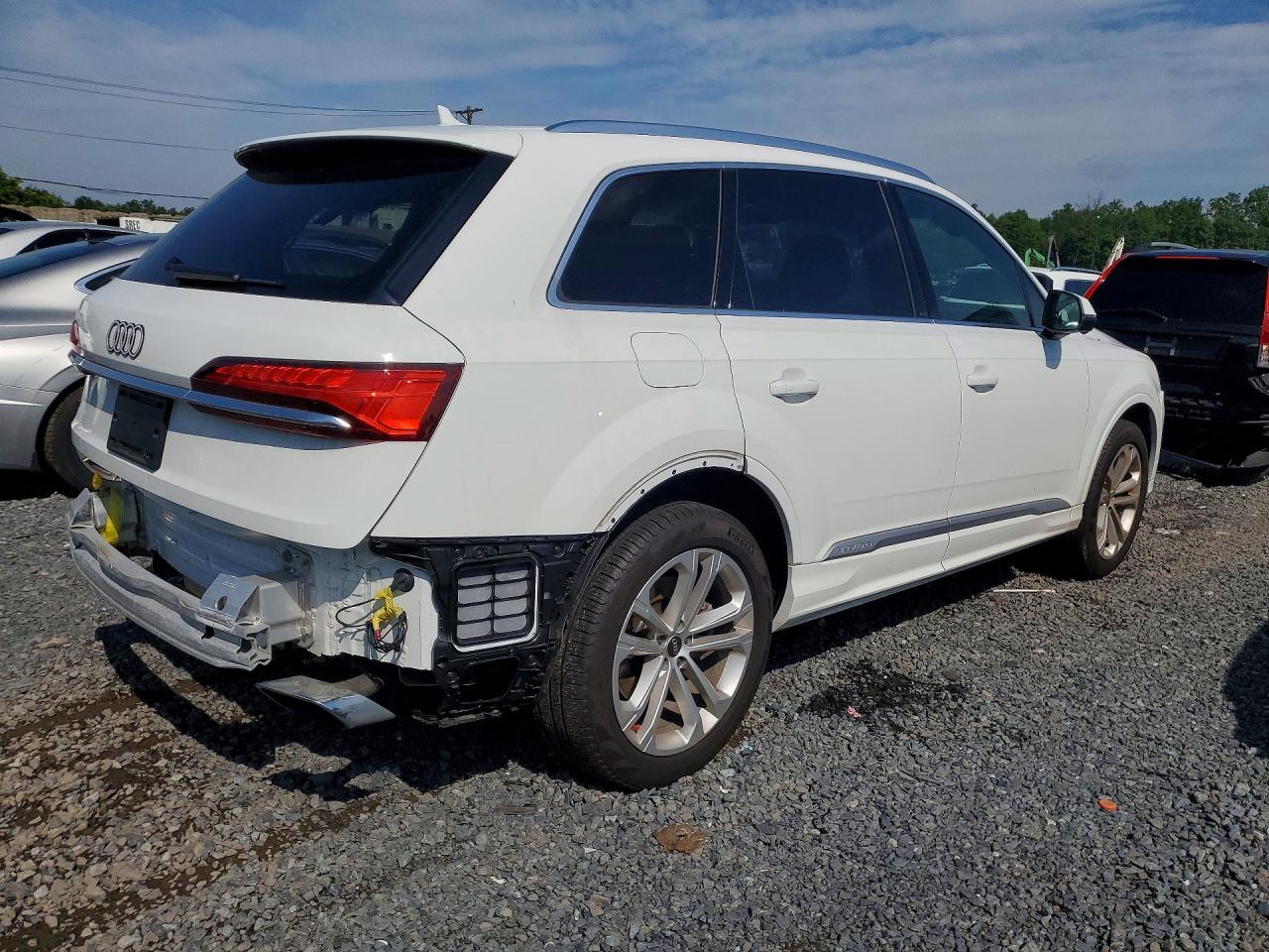 2025 AUDI Q7 quattro Premium