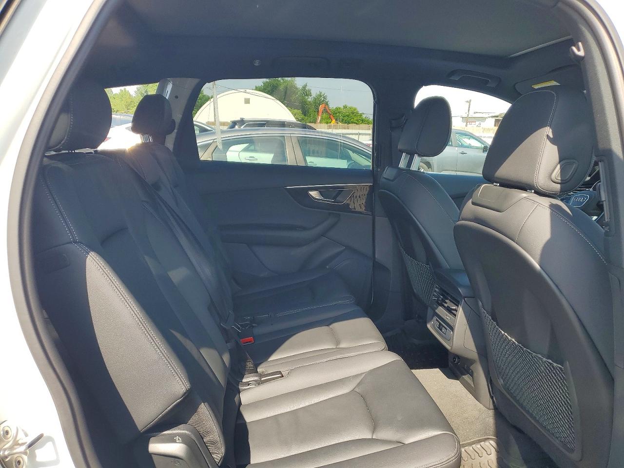 2025 AUDI Q7 quattro Premium