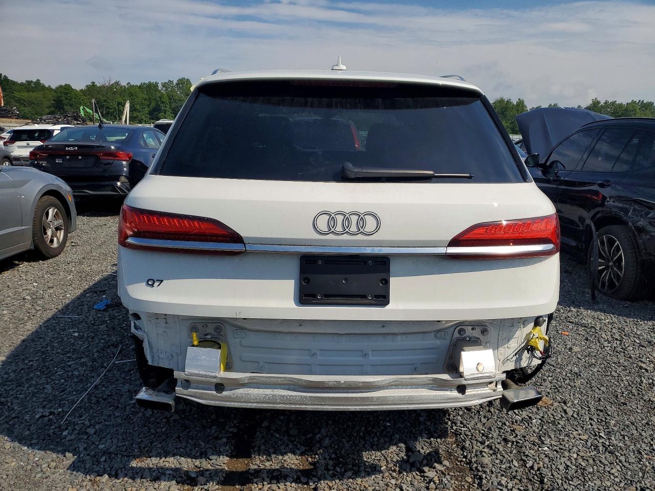 2025 AUDI Q7 quattro Premium