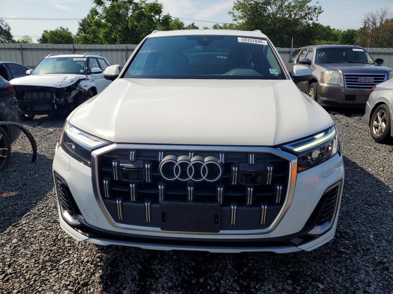2025 AUDI Q7 quattro Premium