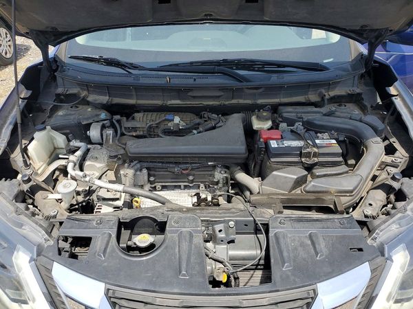 2020 NISSAN ROGUE — Engine bay