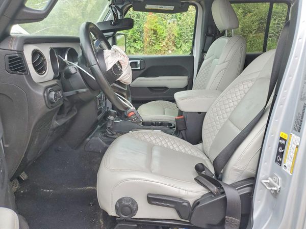 2022 JEEP WRANGLER Unlimited Sahara — DENT