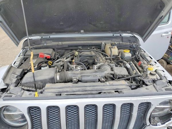 2022 JEEP WRANGLER Unlimited Sahara — Engine bay