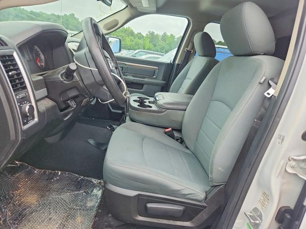 2016 RAM 1500 SLT QUAD CAB 4X2