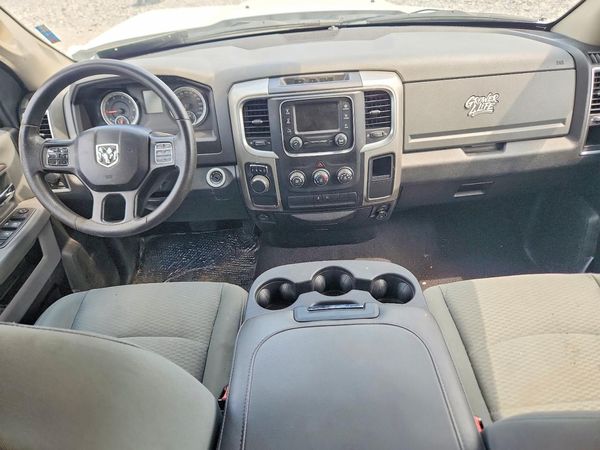 2016 RAM 1500 SLT QUAD CAB 4X2