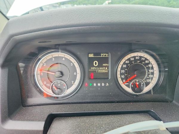 2016 RAM 1500 SLT QUAD CAB 4X2