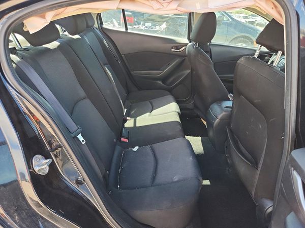 2016 MAZDA 3 SV/Base