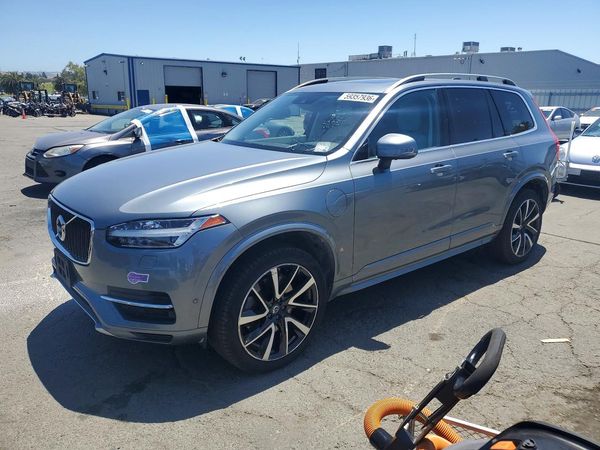 2019 VOLVO XC90 Momentum