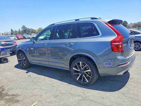 2019 VOLVO XC90 Momentum