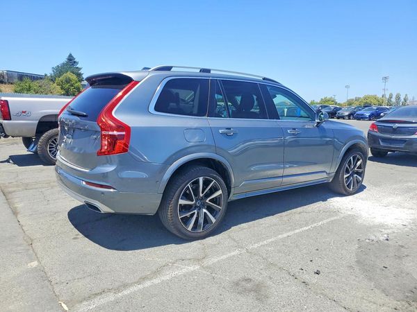 2019 VOLVO XC90 Momentum