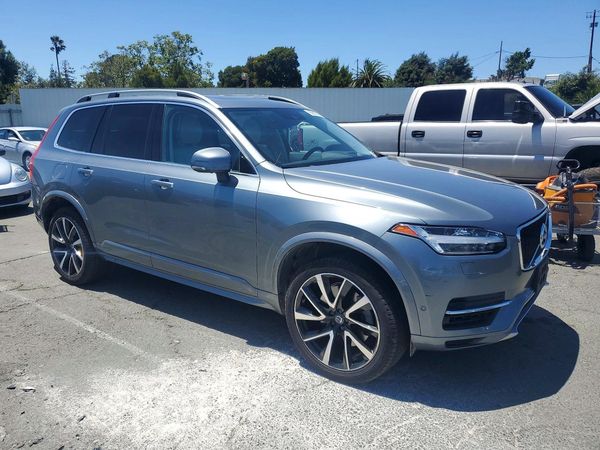 2019 VOLVO XC90 Momentum