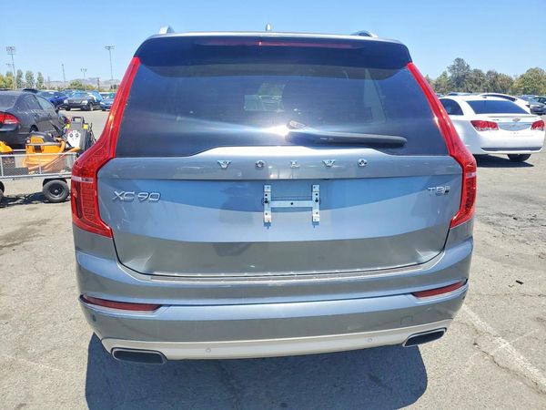 2019 VOLVO XC90 Momentum