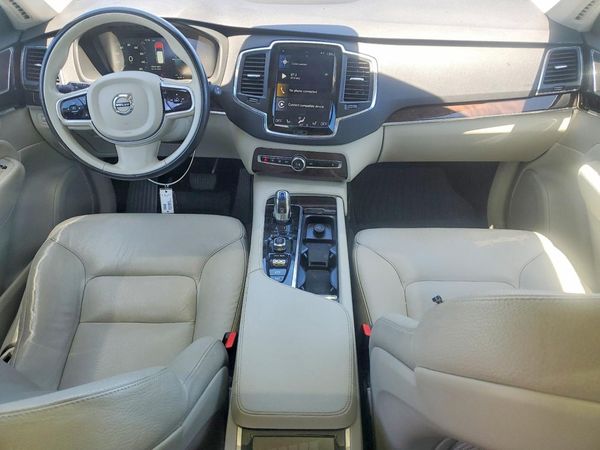 2019 VOLVO XC90 Momentum