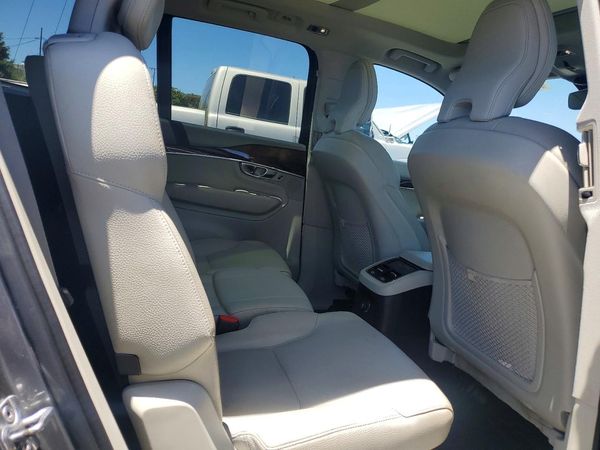 2019 VOLVO XC90 Momentum