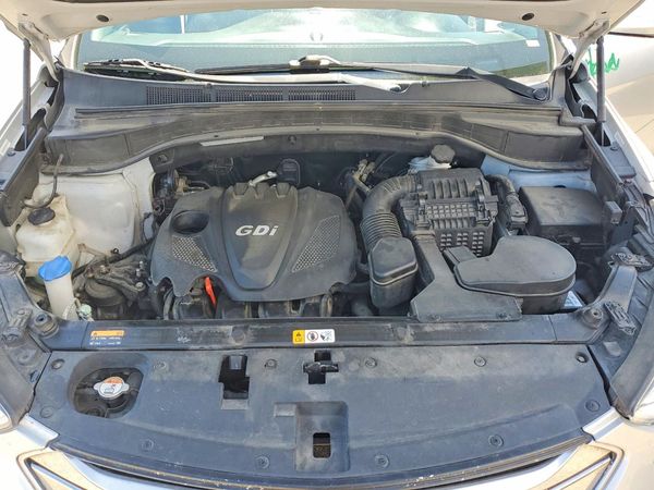 2015 HYUNDAI SANTA FE GL — Engine bay
