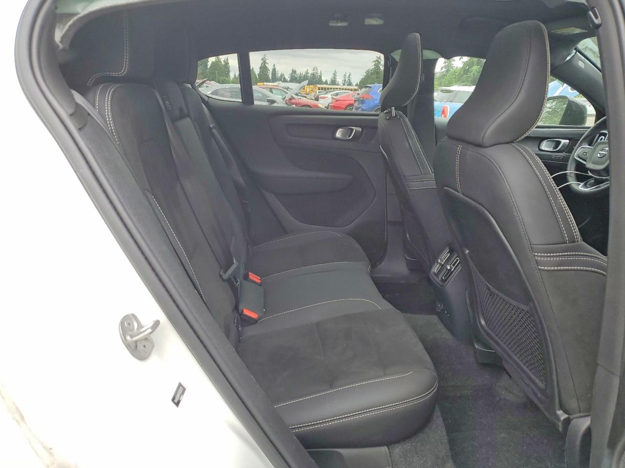 2023 VOLVO C40 Ultimate Dark
