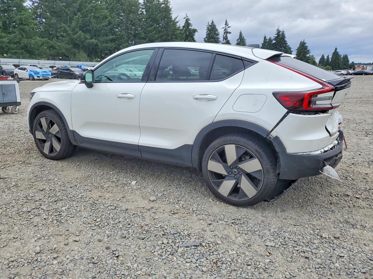 2023 VOLVO C40 Ultimate Dark