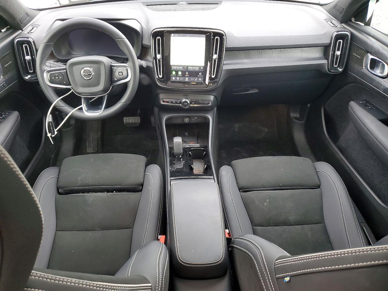 2023 VOLVO C40 Ultimate Dark