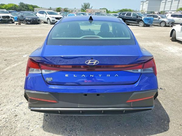 2024 HYUNDAI ELANTRA
