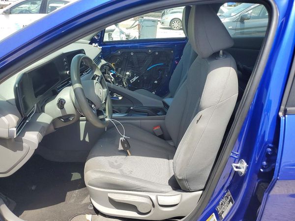 2024 HYUNDAI ELANTRA