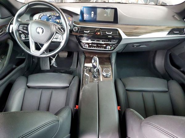 2019 BMW 530