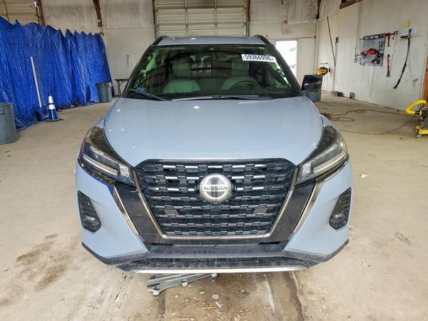 2021 NISSAN KICKS SR