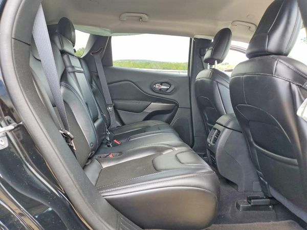 2019 JEEP CHER LATITUDE Latitude Plus