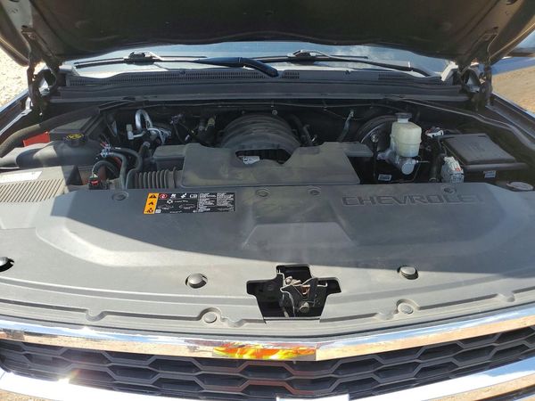 2019 CHEVROLET TAHOE LT — Engine bay