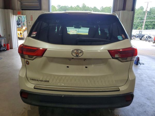 2019 TOYOTA HIGHLANDER LE/LE Plus