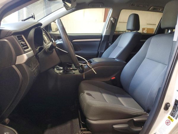 2019 TOYOTA HIGHLANDER LE/LE Plus
