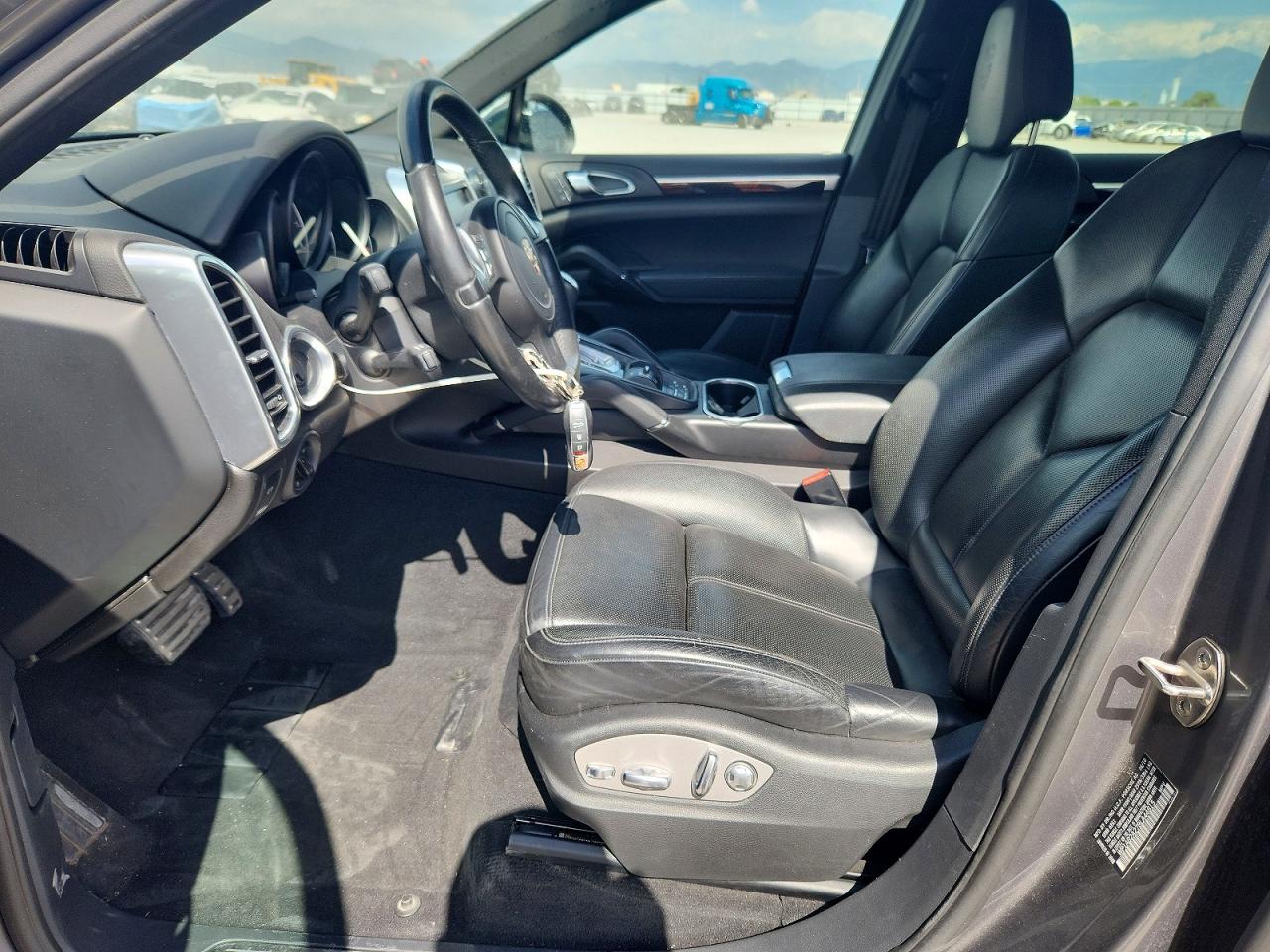 2011 PORSCHE CAYENNE