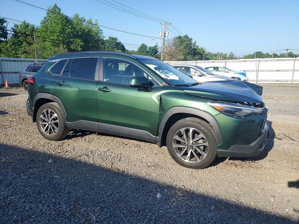 2022 TOYOTA COROLLA CROSS XLE