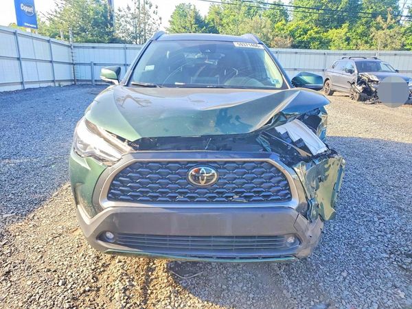 2022 TOYOTA COROLLA CROSS XLE