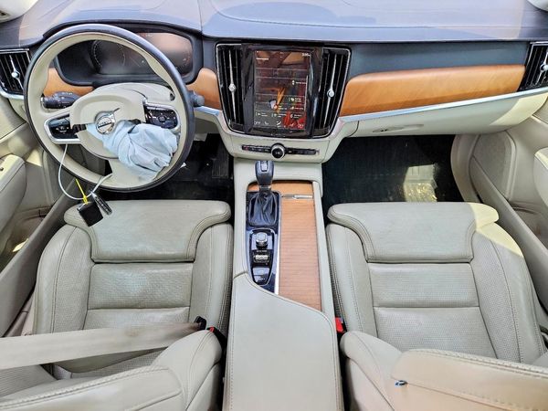 2020 VOLVO S90