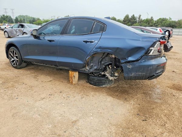 2020 VOLVO S60 Momentum