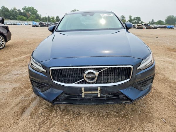 2020 VOLVO S60 Momentum