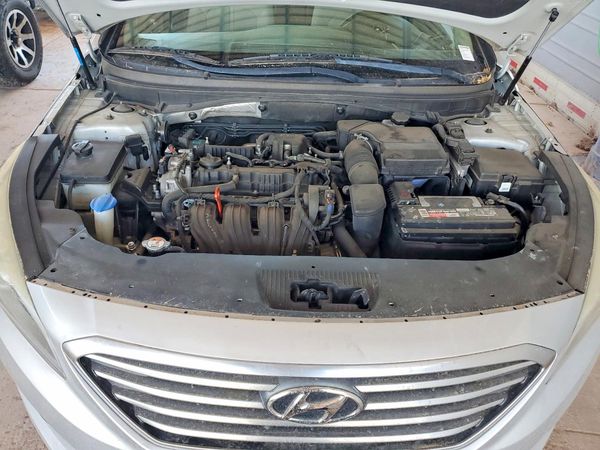 2017 HYUNDAI SONATA SE, Eco — Engine bay