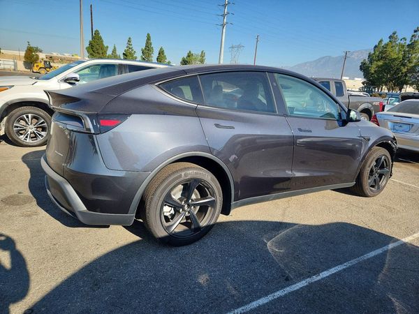 2026 TESLA MODEL Y
