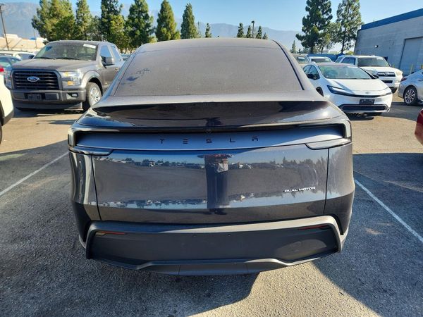 2026 TESLA MODEL Y
