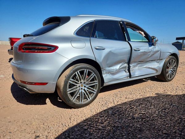 2015 PORSCHE MACAN