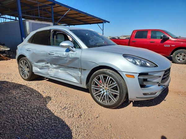 2015 PORSCHE MACAN