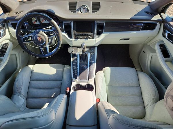 2015 PORSCHE MACAN