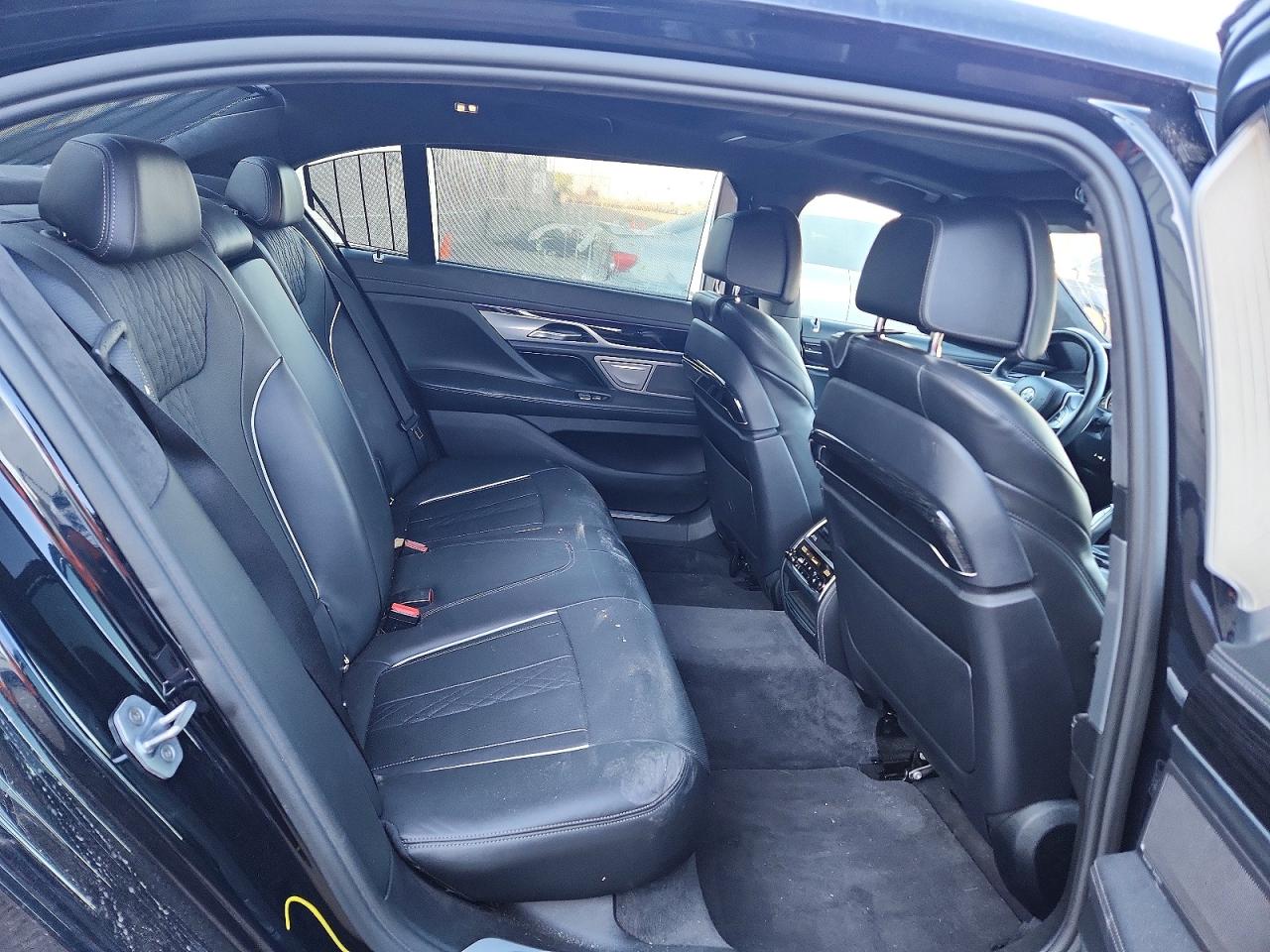 2016 BMW 750 xDrive
