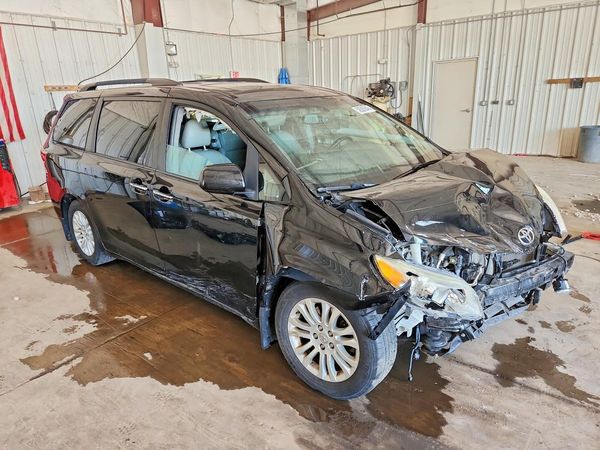 2015 TOYOTA SIENNA